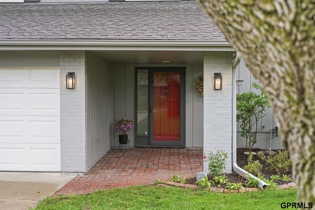14227 Woolworth Circle, Omaha, NE 68144