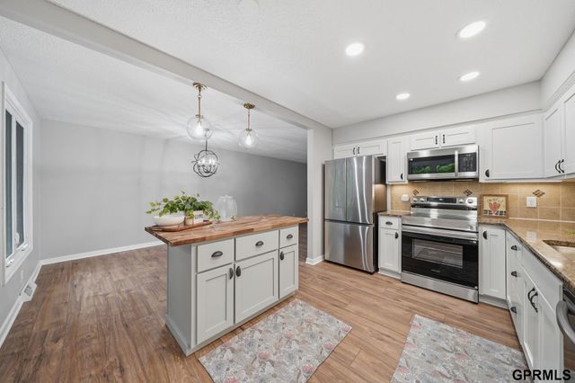 14227 Woolworth Circle, Omaha, NE 68144