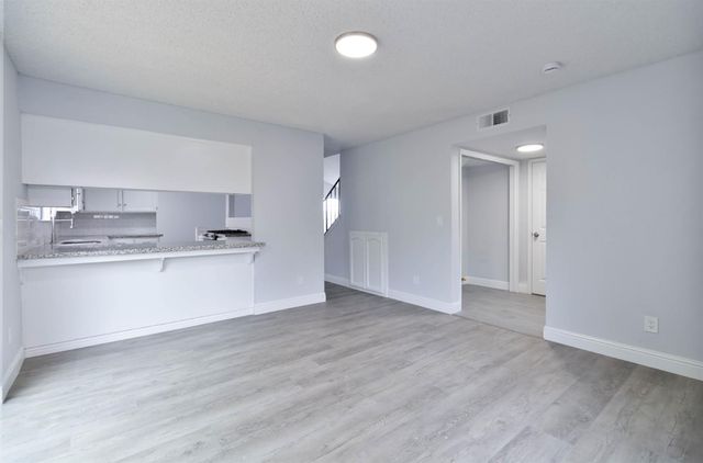 2244 N Prospect Avenue, Fresno, CA 93722