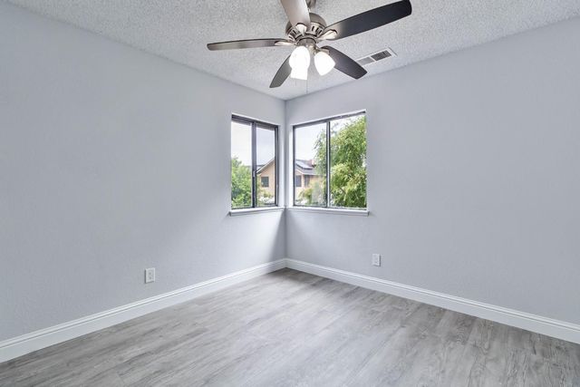 2244 N Prospect Avenue, Fresno, CA 93722