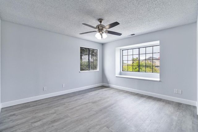 2244 N Prospect Avenue, Fresno, CA 93722