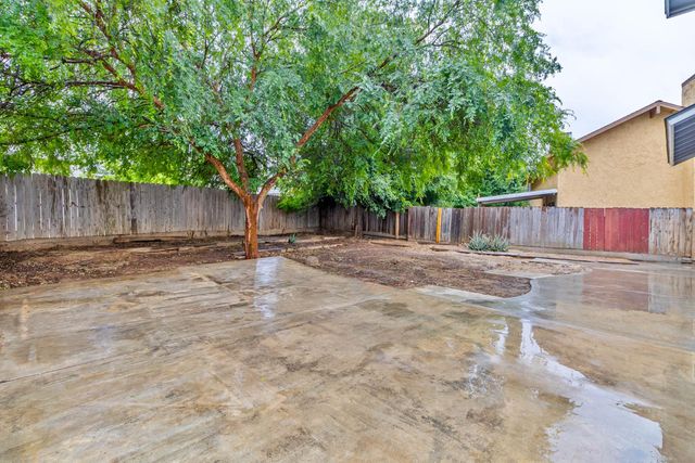 2244 N Prospect Avenue, Fresno, CA 93722