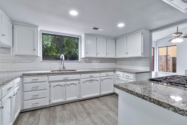 2244 N Prospect Avenue, Fresno, CA 93722