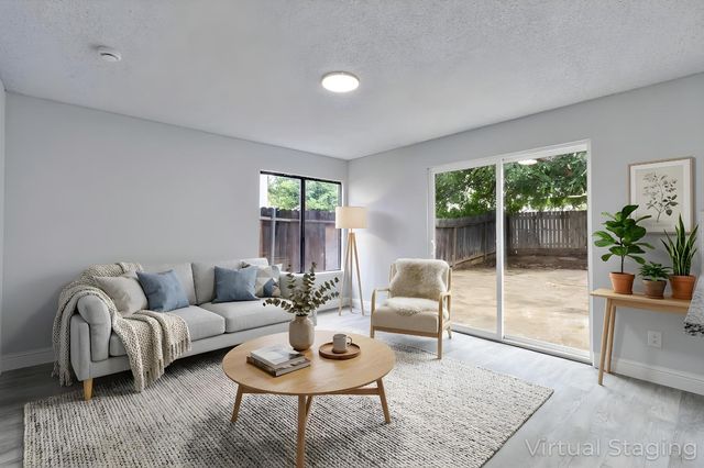 2244 N Prospect Avenue, Fresno, CA 93722