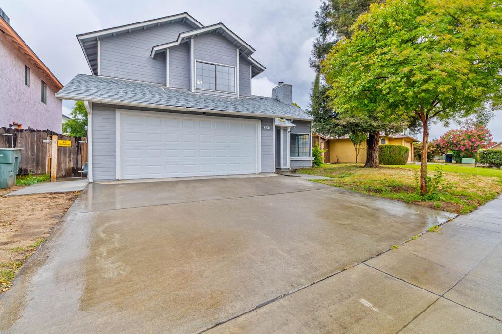 Image 1 of property listing at 2244 N Prospect Avenue, Fresno, CA 93722