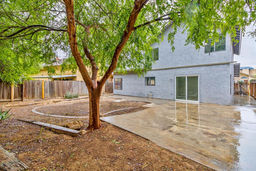 Image 20 of property listing at 2244 N Prospect Avenue, Fresno, CA 93722