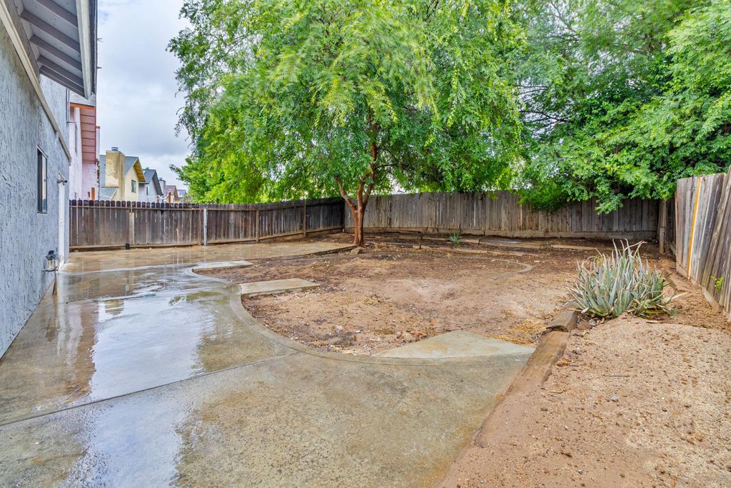 Image 21 of property listing at 2244 N Prospect Avenue, Fresno, CA 93722