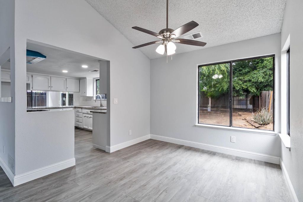 Image 4 of property listing at 2244 N Prospect Avenue, Fresno, CA 93722