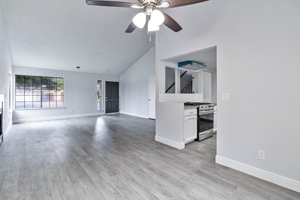 Image 5 of property listing at 2244 N Prospect Avenue, Fresno, CA 93722