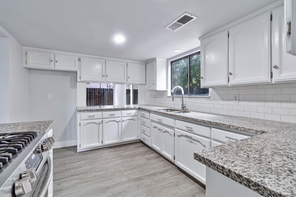 Image 6 of property listing at 2244 N Prospect Avenue, Fresno, CA 93722