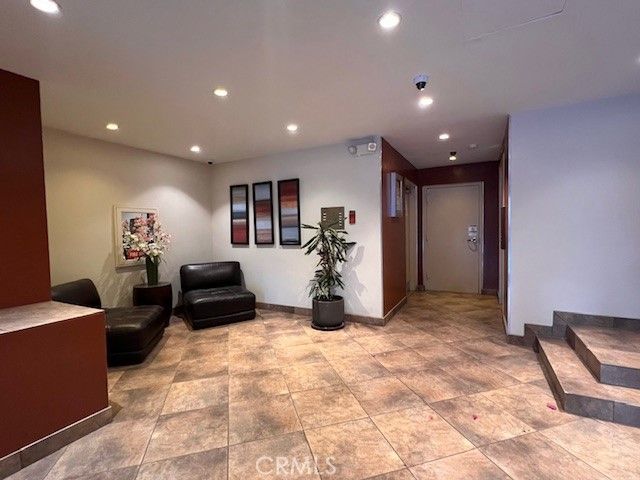 622 S Barrington 302, Los Angeles, CA 90049