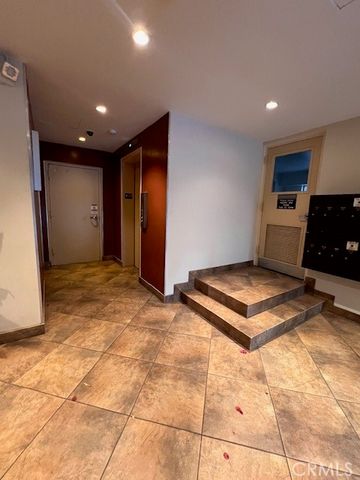 622 S Barrington 302, Los Angeles, CA 90049