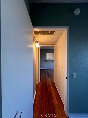 622 S Barrington 302, Los Angeles, CA 90049