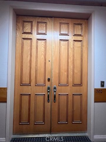 622 S Barrington 302, Los Angeles, CA 90049