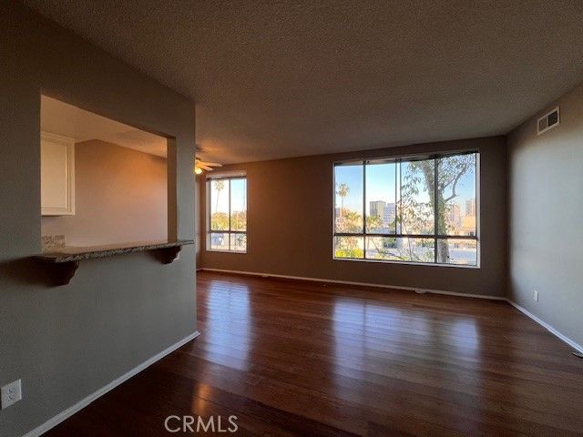 622 S Barrington 302, Los Angeles, CA 90049