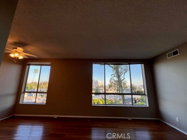 622 S Barrington 302, Los Angeles, CA 90049