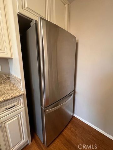 622 S Barrington 302, Los Angeles, CA 90049