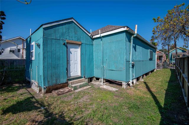 1509 J H Clouser Street, Galveston, TX 77550