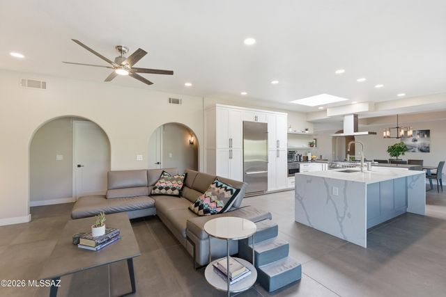 5700 N Paseo Otono, Tucson, AZ 85750