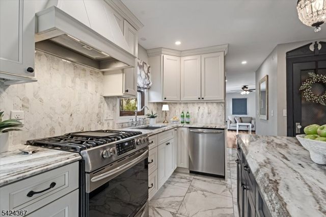 25 Jay St, Roxbury Twp., NJ 07876