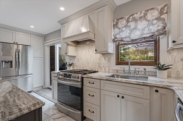 25 Jay St, Roxbury Twp., NJ 07876