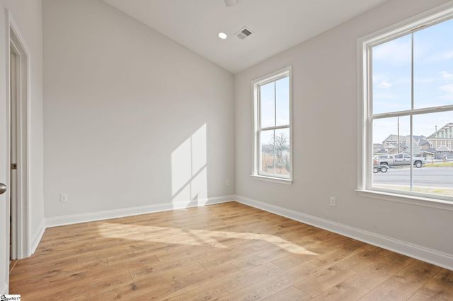 224 Lake Greenwood Boulevard, Greenwood, SC 29649