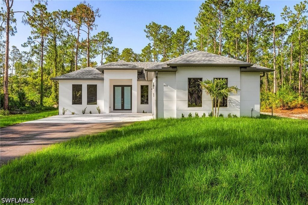 876 DESOTO AVE S, Naples, FL 34117