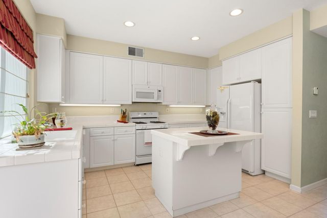 339 Coventry Cir, Folsom, CA 95630