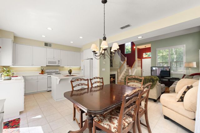 339 Coventry Cir, Folsom, CA 95630