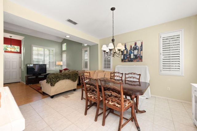 339 Coventry Cir, Folsom, CA 95630