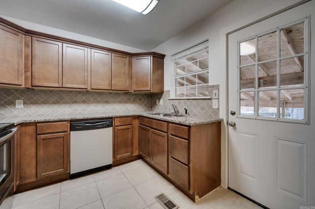 922 W Kiehl Avenue, Sherwood, AR 72120