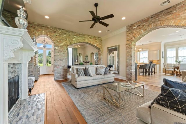 2340 St Andrews Ave, Zachary, LA 70791