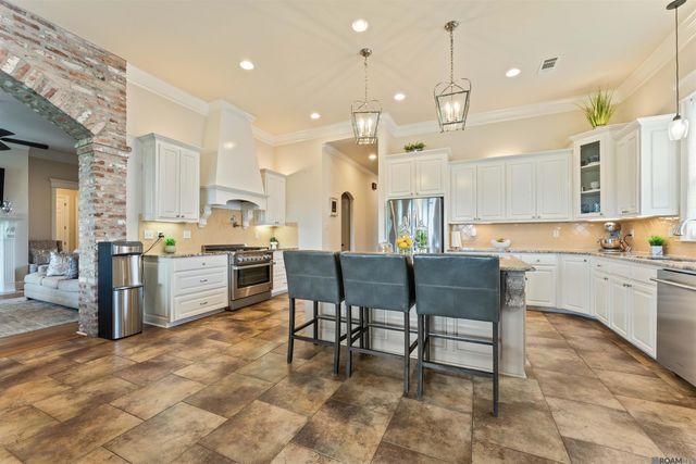 2340 St Andrews Ave, Zachary, LA 70791
