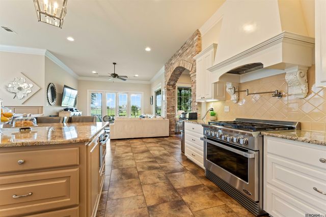 2340 St Andrews Ave, Zachary, LA 70791