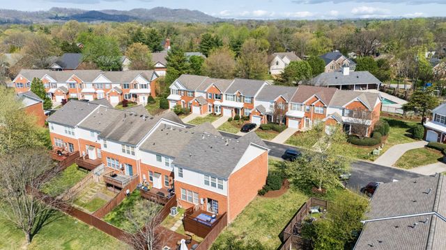 421 Old Towne Dr, Brentwood, TN 37027