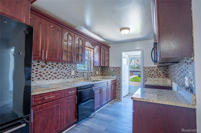 24628 Currier Street, Dearborn Heights, MI 48125