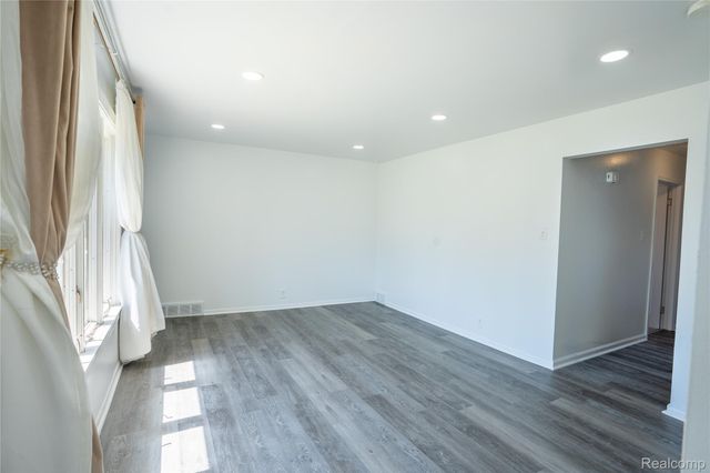 24628 Currier Street, Dearborn Heights, MI 48125