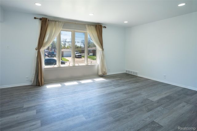 24628 Currier Street, Dearborn Heights, MI 48125