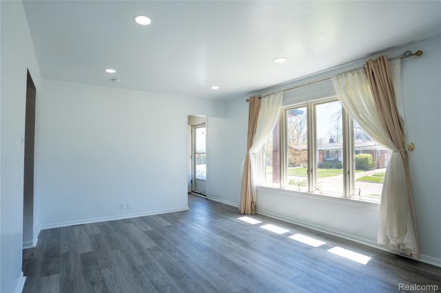 24628 Currier Street, Dearborn Heights, MI 48125