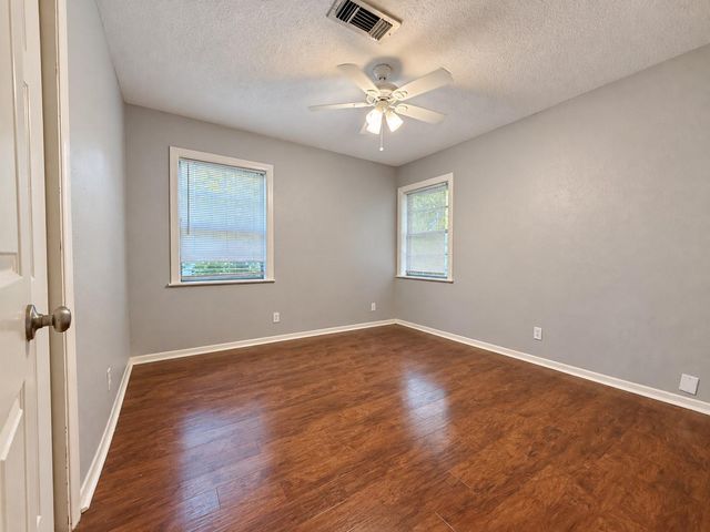 2604 S Houston Drive, La Marque, TX 77568