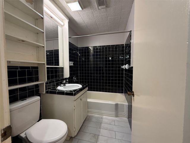 2604 S Houston Drive, La Marque, TX 77568