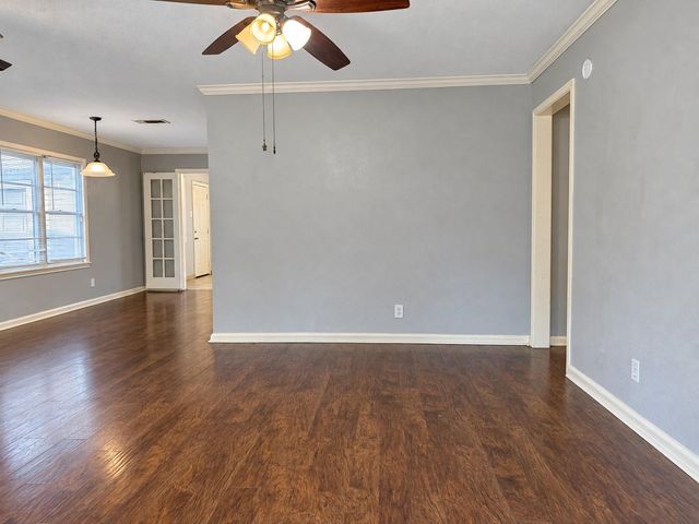 2604 S Houston Drive, La Marque, TX 77568