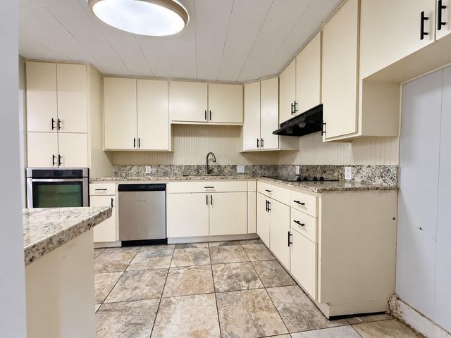 2604 S Houston Drive, La Marque, TX 77568