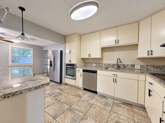 2604 S Houston Drive, La Marque, TX 77568
