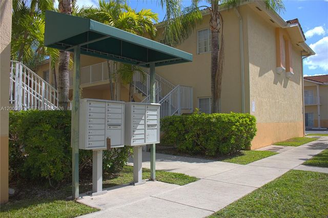 6962 NW 179th St 206-6, Hialeah, FL 33015