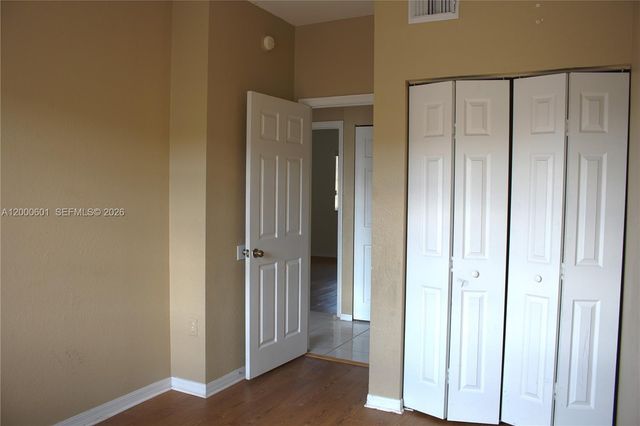 6962 NW 179th St 206-6, Hialeah, FL 33015