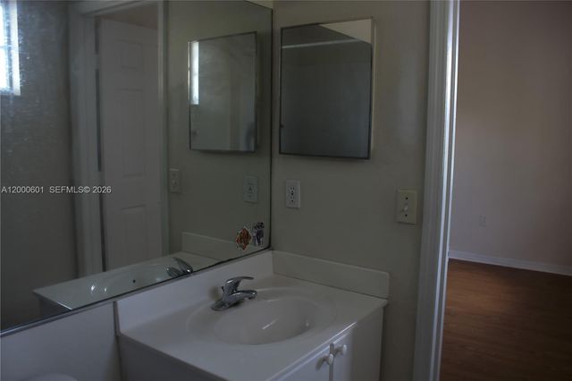 6962 NW 179th St 206-6, Hialeah, FL 33015