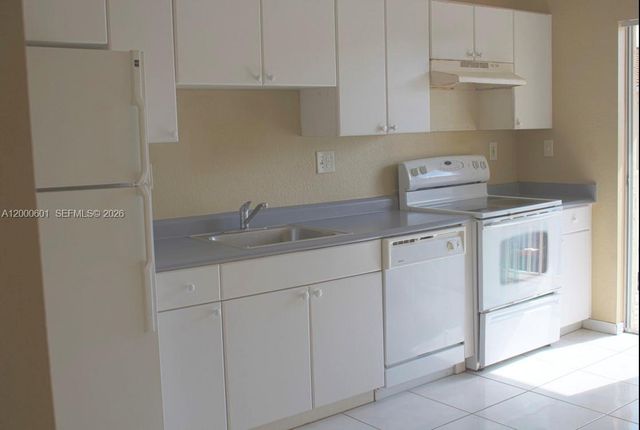 6962 NW 179th St 206-6, Hialeah, FL 33015