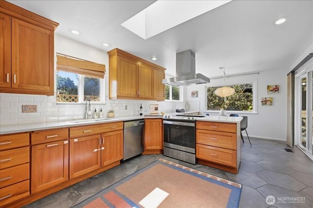 8629 36th Avenue SW, Seattle, WA 98126