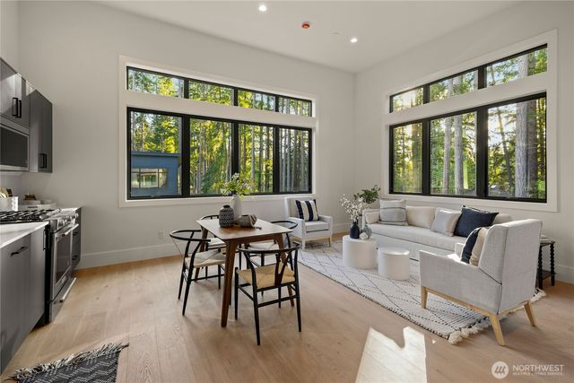 13982 Manzanita Road NE, Bainbridge Island, WA 98110